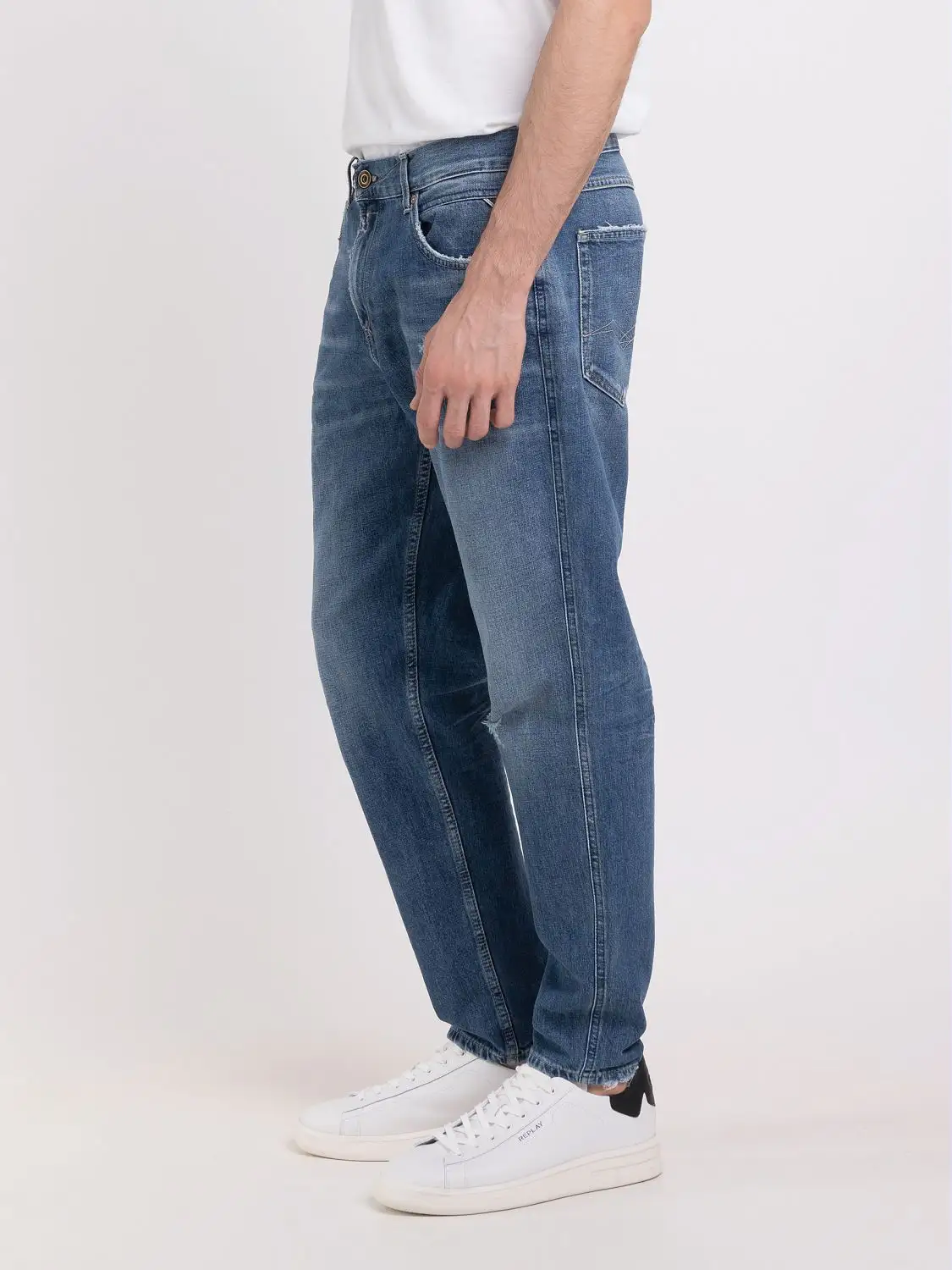 relaxed tapered jeans