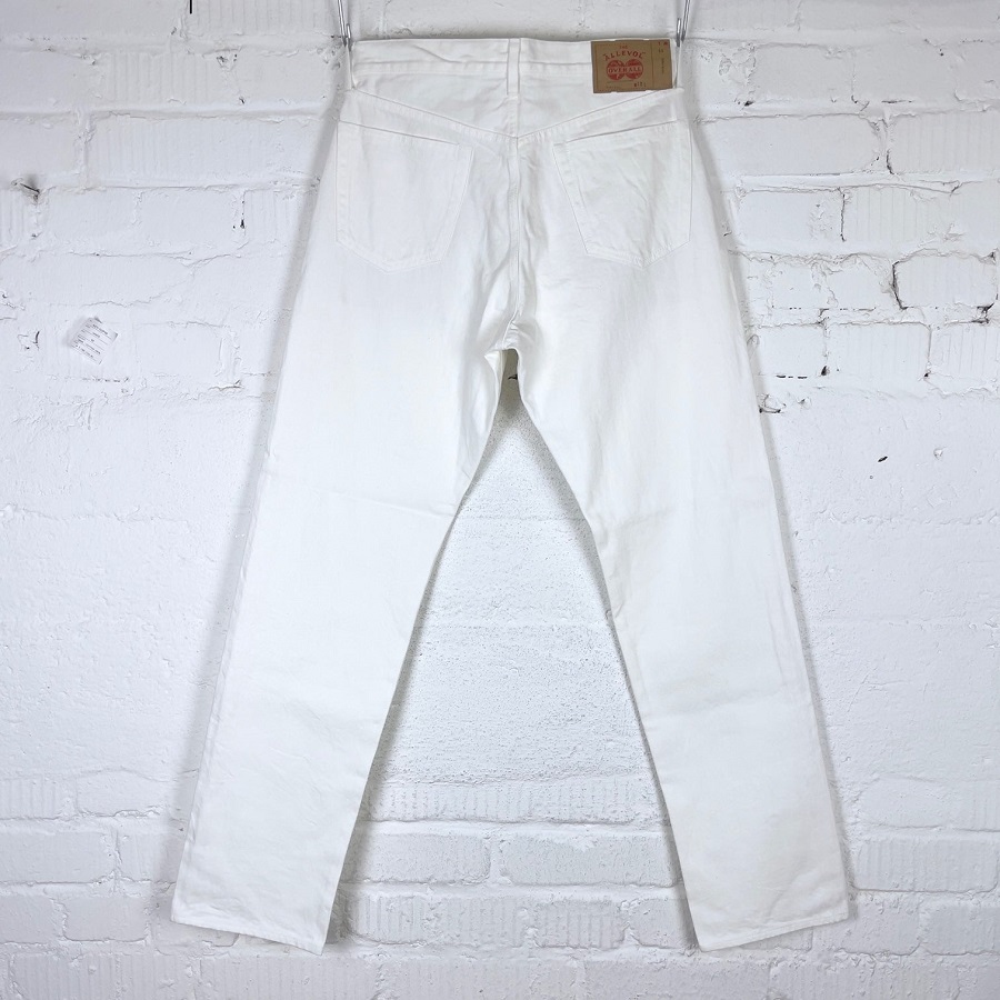 White denim jeans